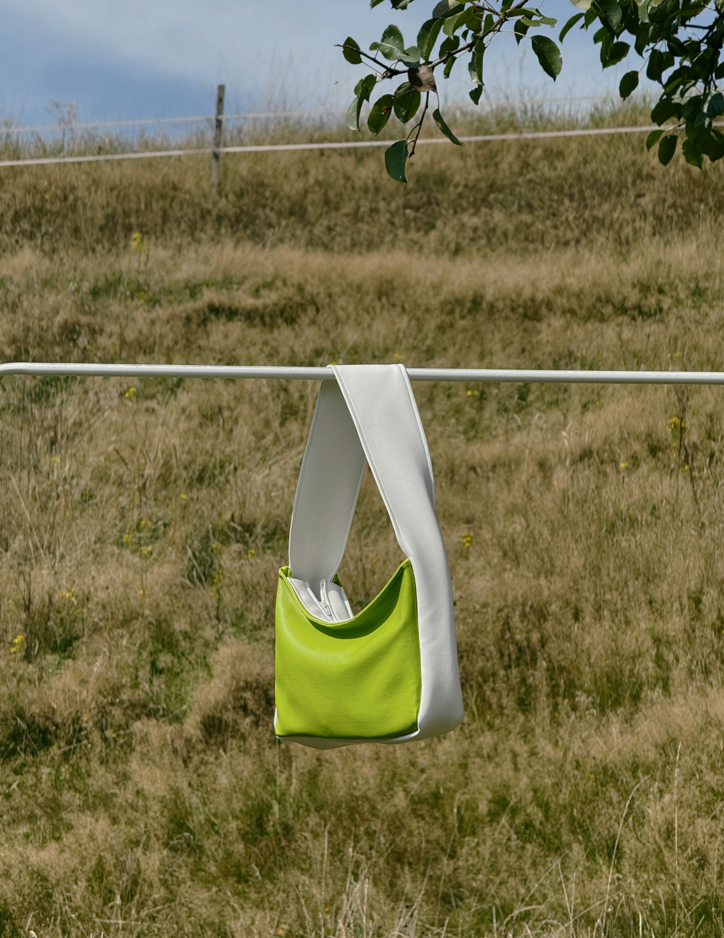 Kunstleder. Medium. Creme/Grün.