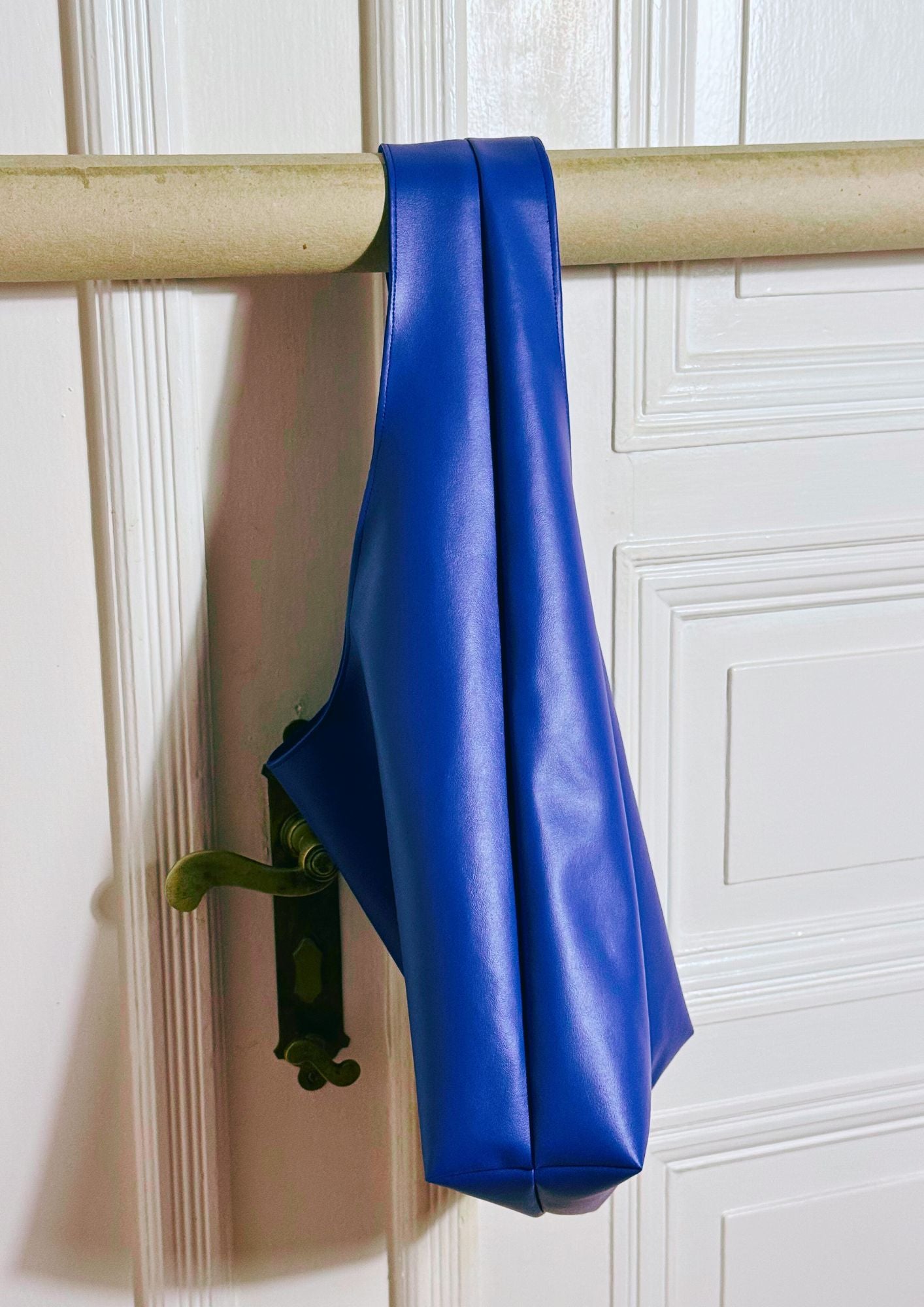 Kunstleder. Maxi. Blau.