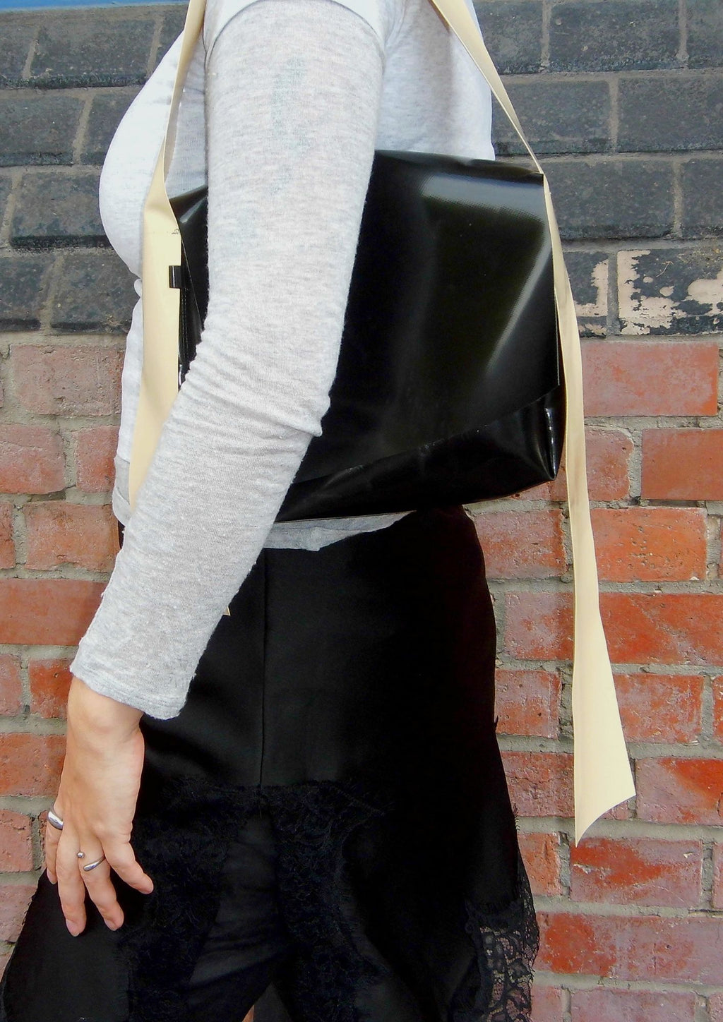 Tarpaulin. Medium. Black/Beige.