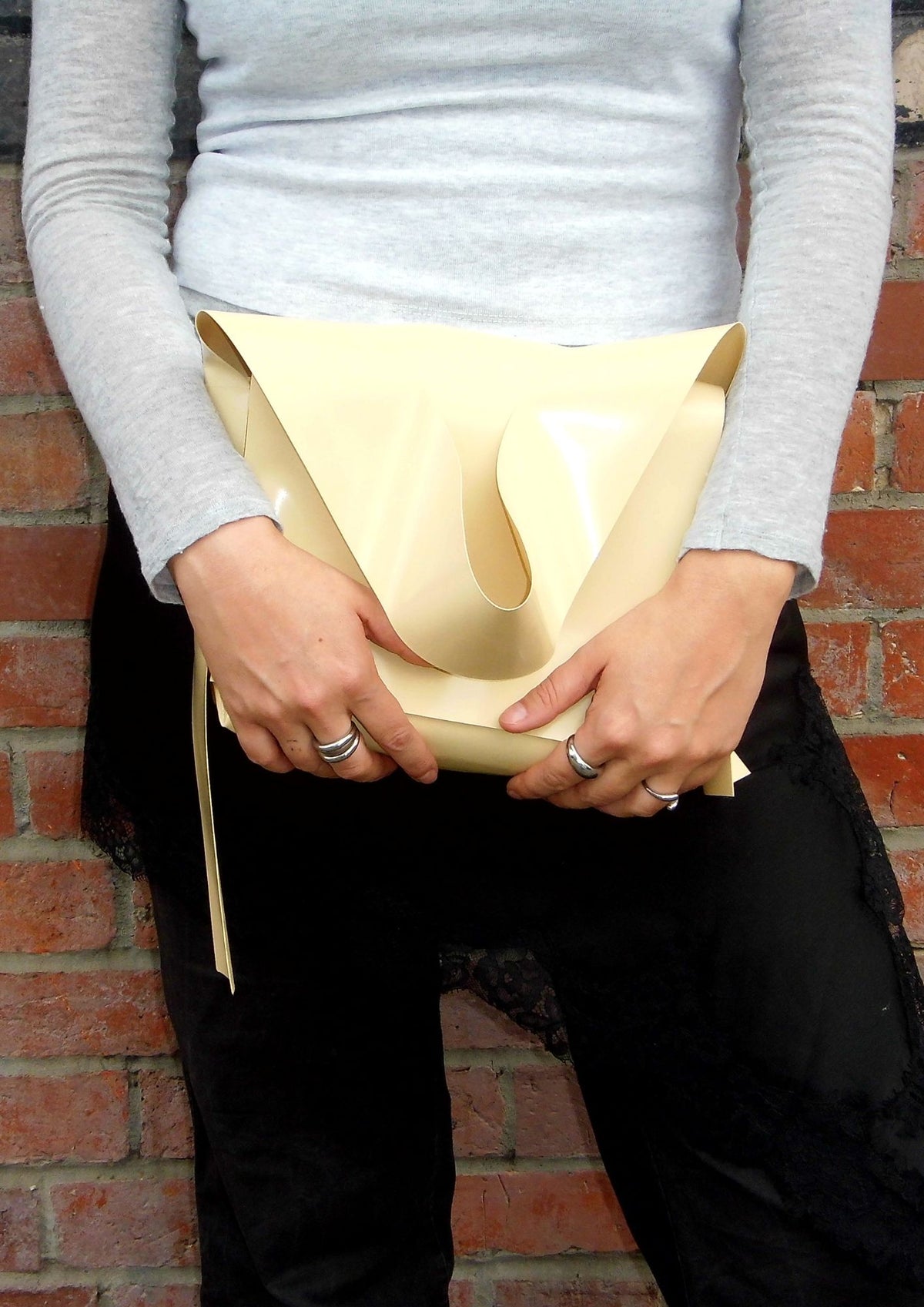 Tarpaulin. Medium. Beige.