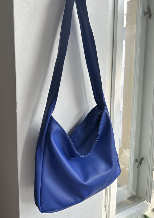 Faux Leather. Crossbody Long. Blue.