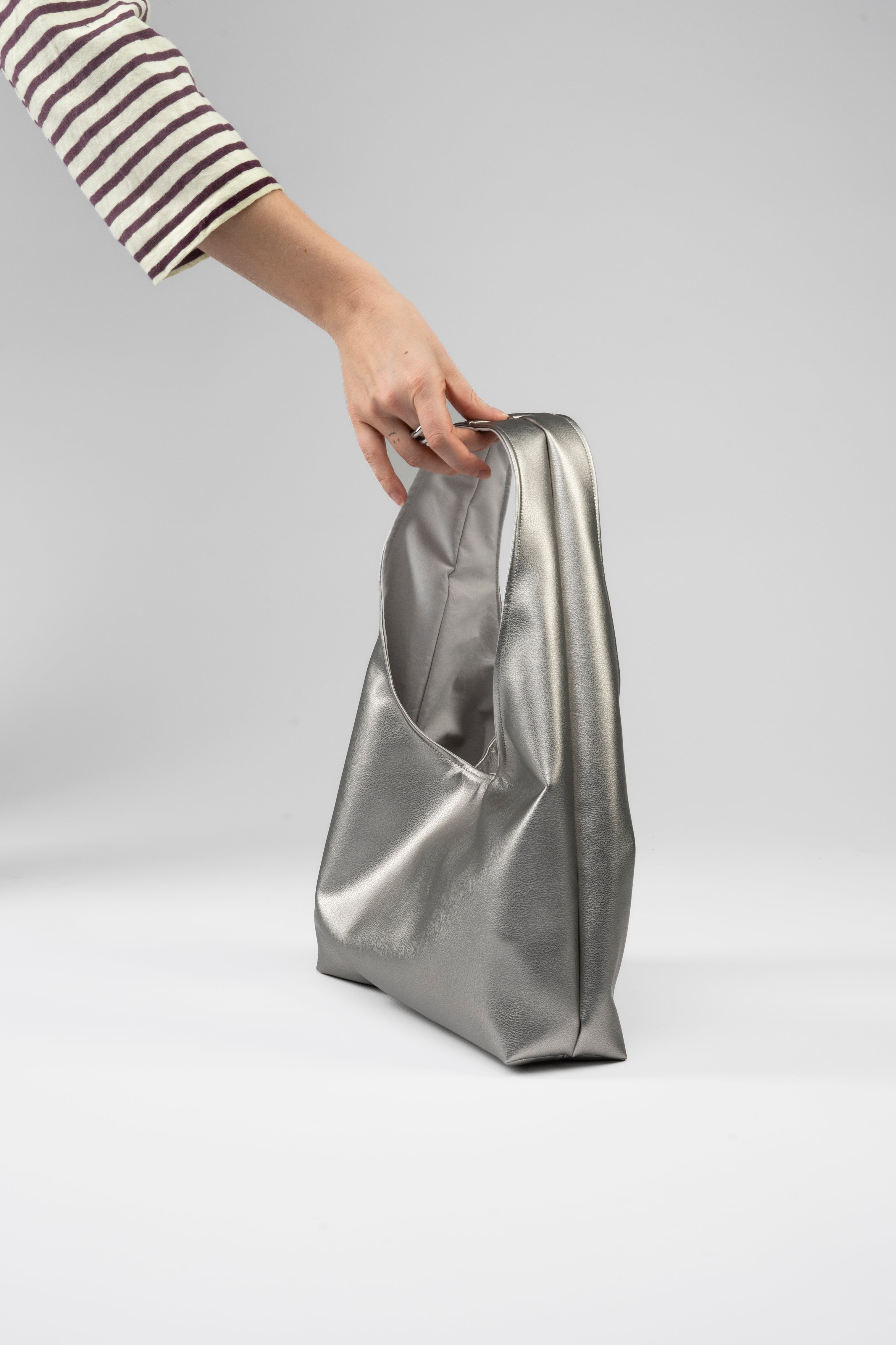 Faux Leather. Mini. Silver.