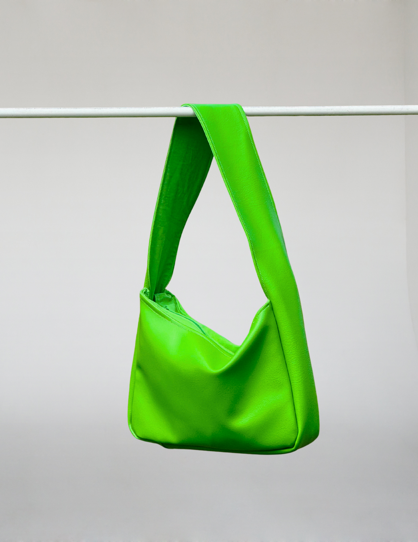 Kunstleder. Medium. Grün.