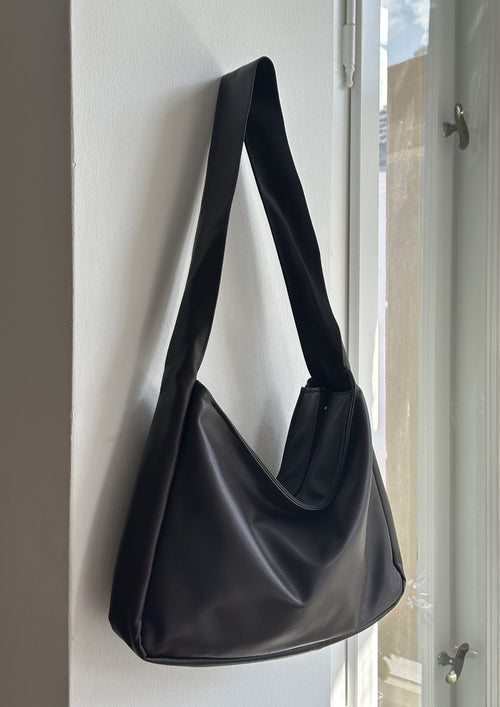Faux Leather. Crossbody Short. Brown.