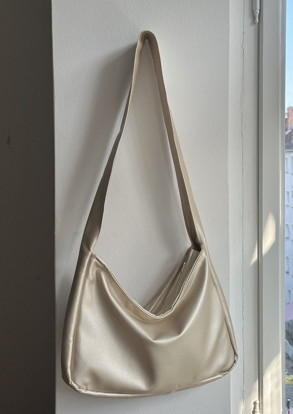 Faux Leather. Crossbody Long. Beige.