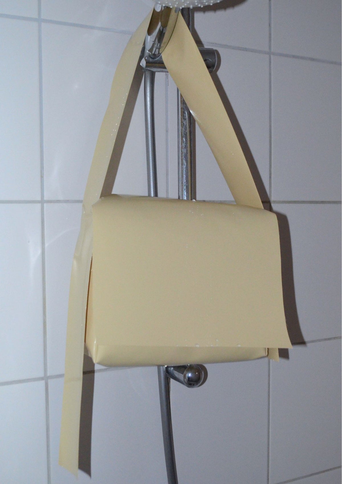 Tarpaulin. Medium. Beige.