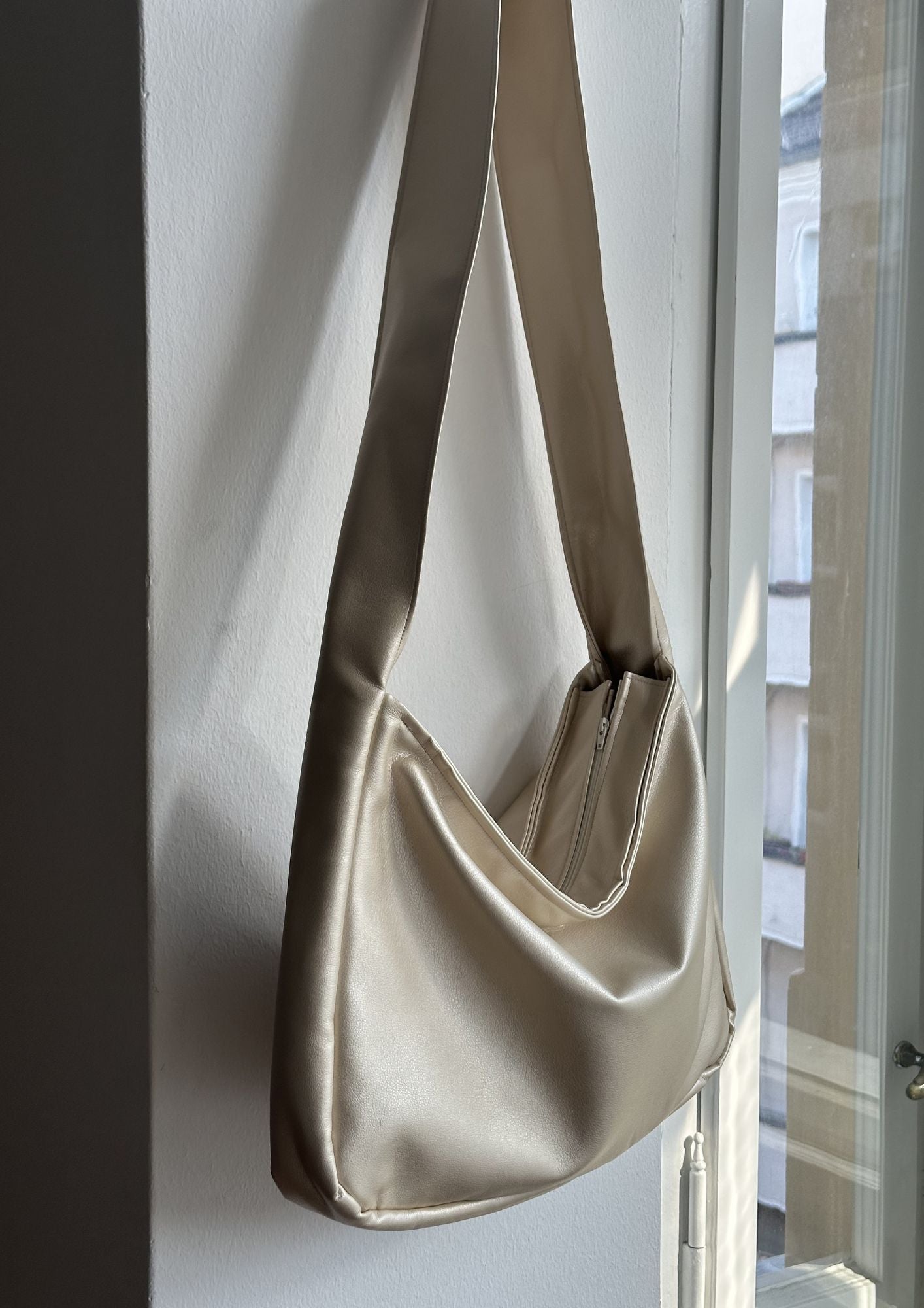 Faux Leather. Crossbody Long. Beige.