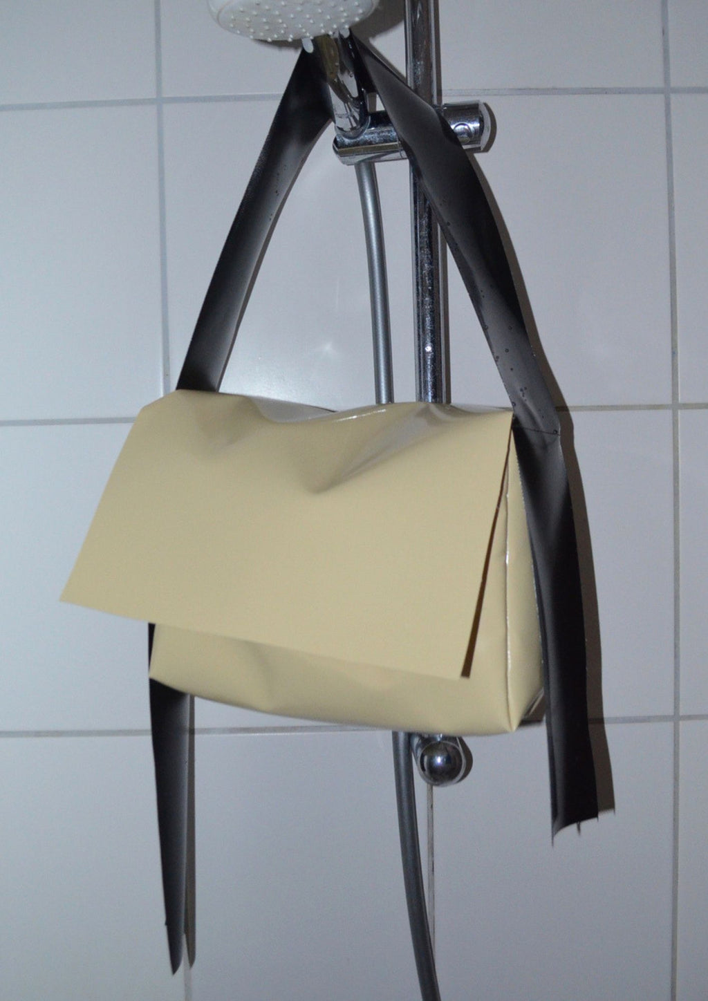 Tarpaulin. Medium. Beige/Black.