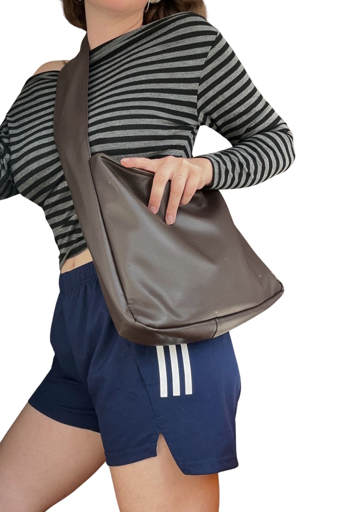 Faux Leather. Crossbody Short. Brown.