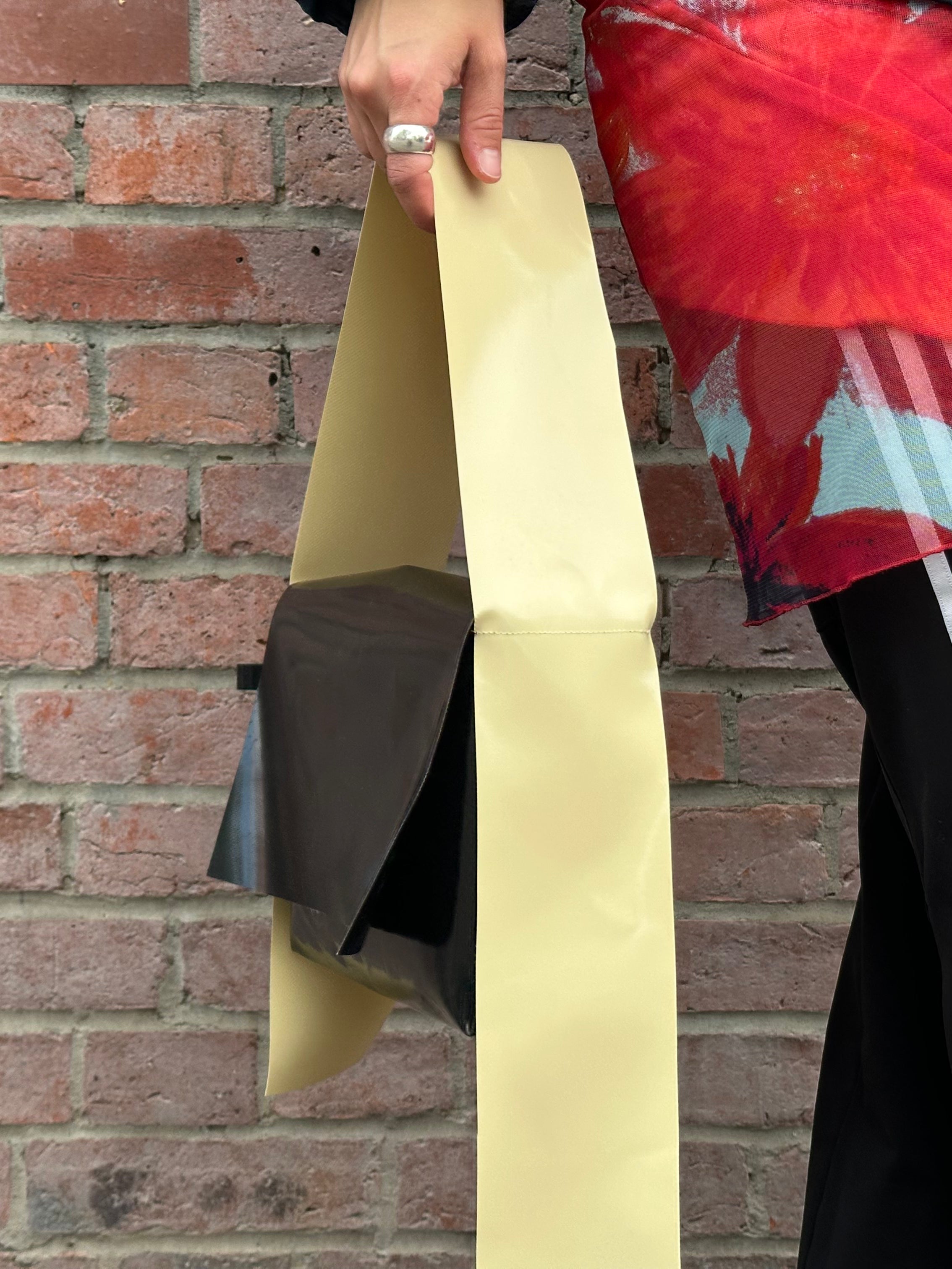 Tarpaulin. Medium. Black/Beige.