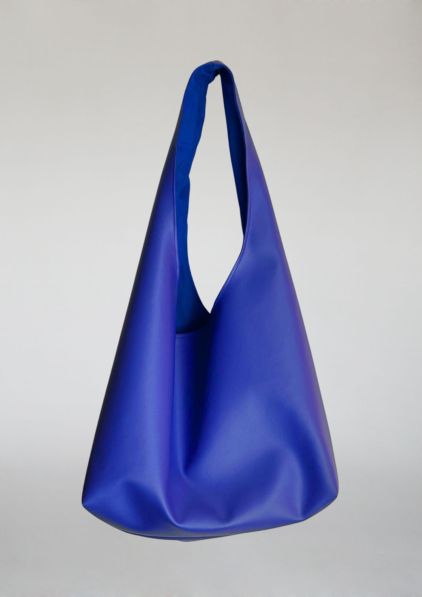 Kunstleder. Maxi. Blau.